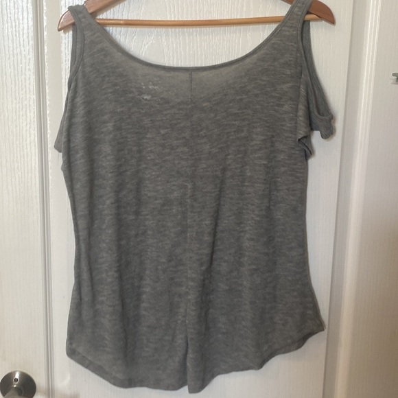 Poof size L Cold shoulder short sleeve heather gray top NWOT - Picture 2 of 4